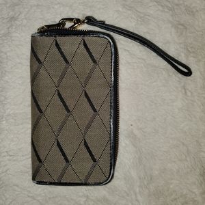 Fossil wristlet